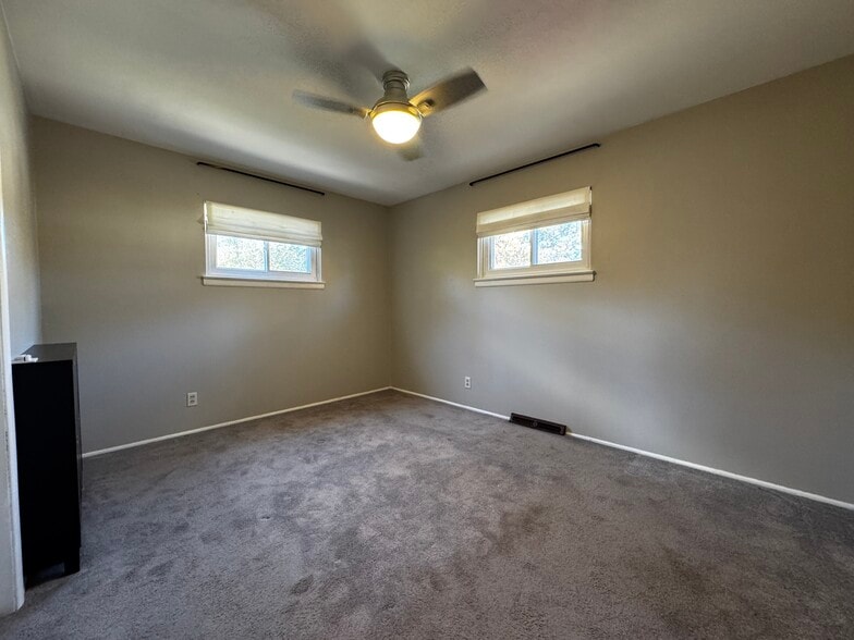 Building Photo - 556 Joshua Dr