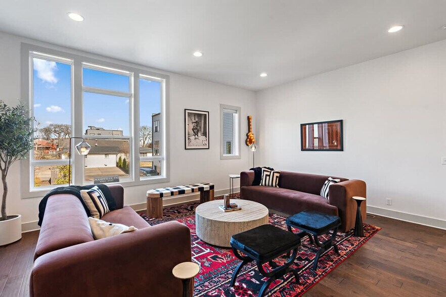 Building Photo - 2702 Delaware Ave