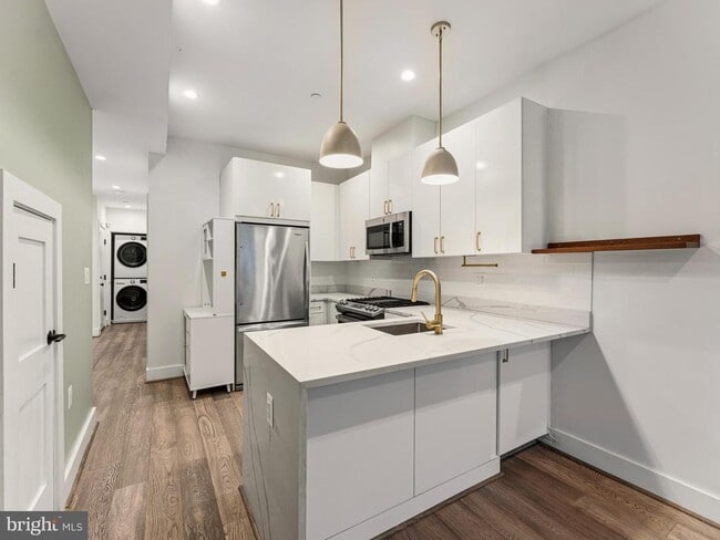 Building Photo - 1120 Penn St NE