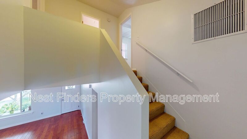 Building Photo - 421 7th Ave S