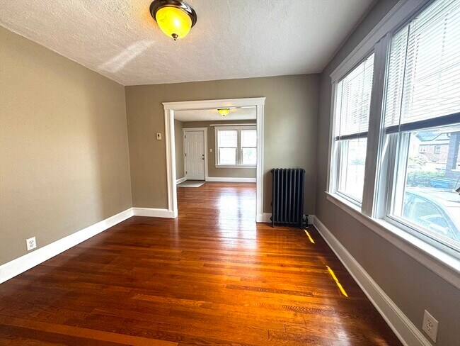 Building Photo - 56 Dix St
