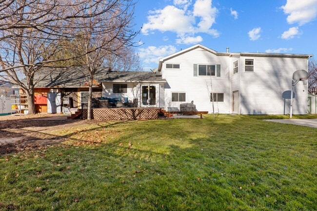 Building Photo - Spacious 4 Bedroom Home in Quiet Orem Neighborhood