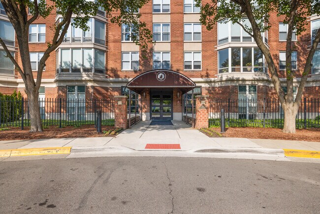 Building Photo - 250 E Harbortown Dr