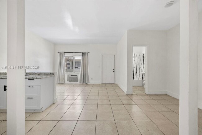 Building Photo - 8135 Crespi Blvd