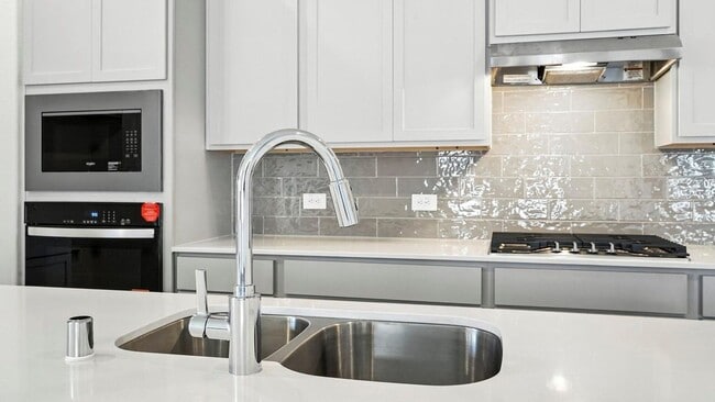 Building Photo - Welcome to this stunning 4-bed, 2-bath home with flex space, style, and comfort throughout!