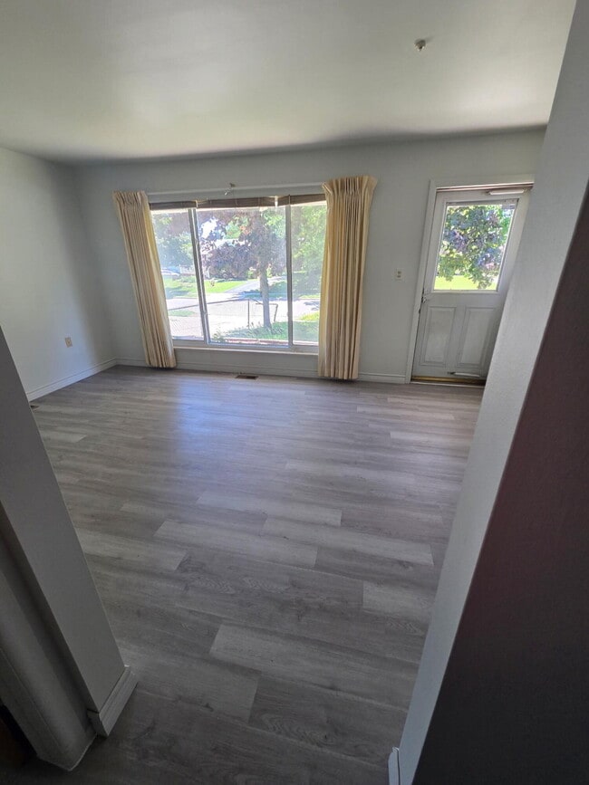 Building Photo - 672 Linda Vista Dr