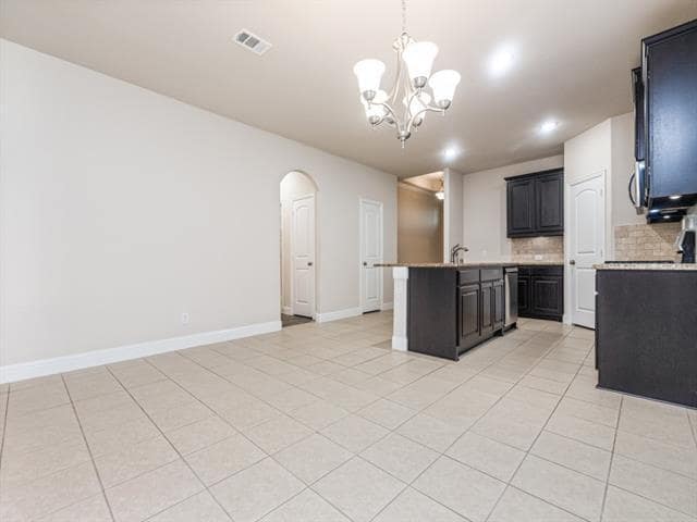 Building Photo - 710 Teakwood Dr