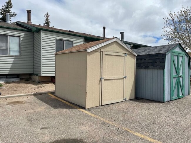 Building Photo - House For Lease