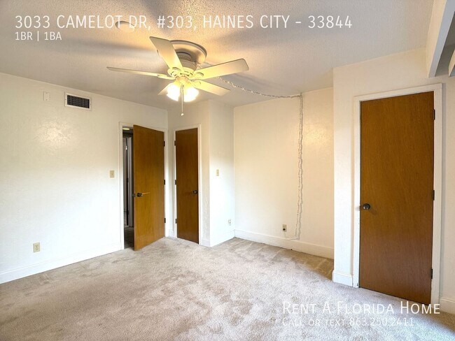 Building Photo - 3033 Camelot Dr