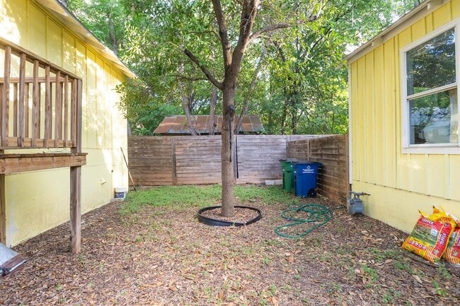 Building Photo - 1703 Maple Ave