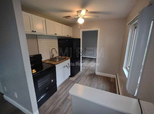 Interior Photo - Sunny Slope