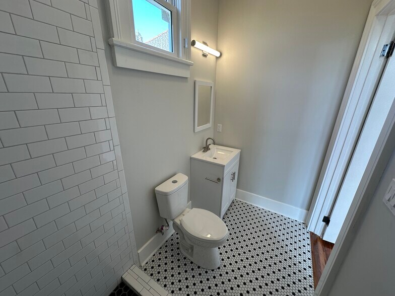 Bathroom #2 (Ensuite with Back Bedroom) - 5520 Loyola Ave