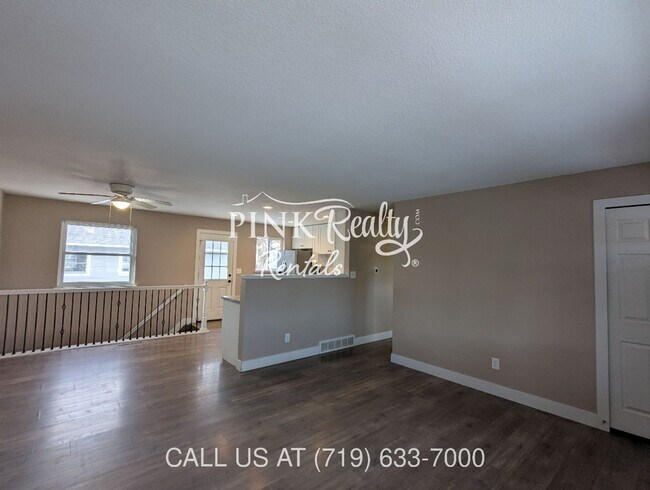 Building Photo - 2545 Lelaray St