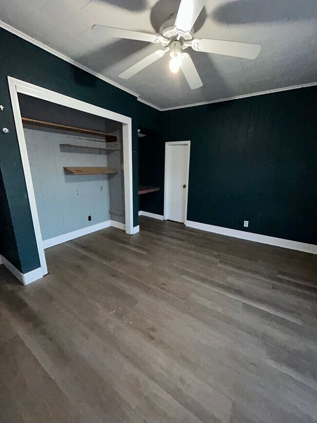 Building Photo - PRICE DROP!!!!!  Very Nice 3BR/1BA House in Great Neighborhood!