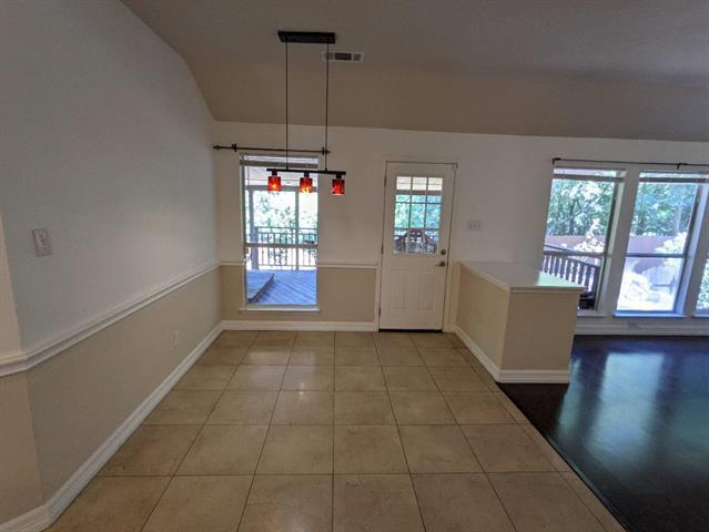Building Photo - 1321 Meadowbrook Dr