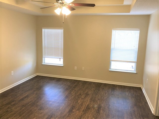 Building Photo - 1312 River City St