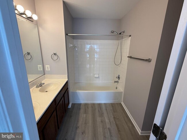 Building Photo - 8645 Willow Leaf Ln