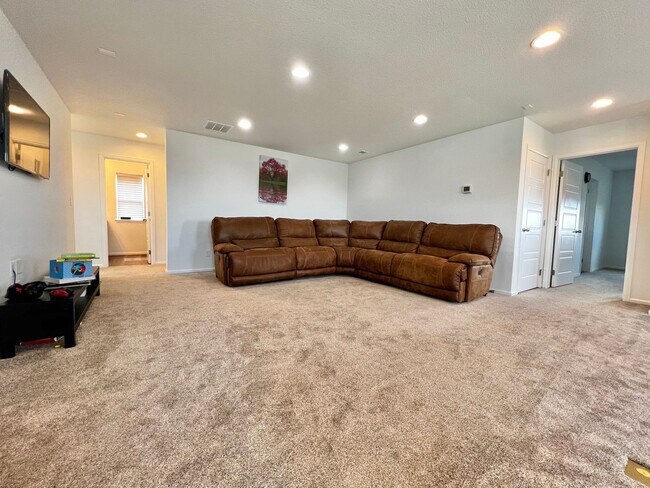 Building Photo - 5636 Bay Hl Dr