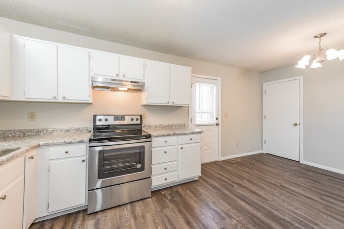 Building Photo - 1100 NE Bryco Dr