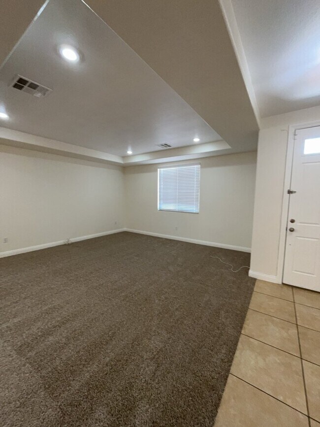 Building Photo - 533 Blanche Ct
