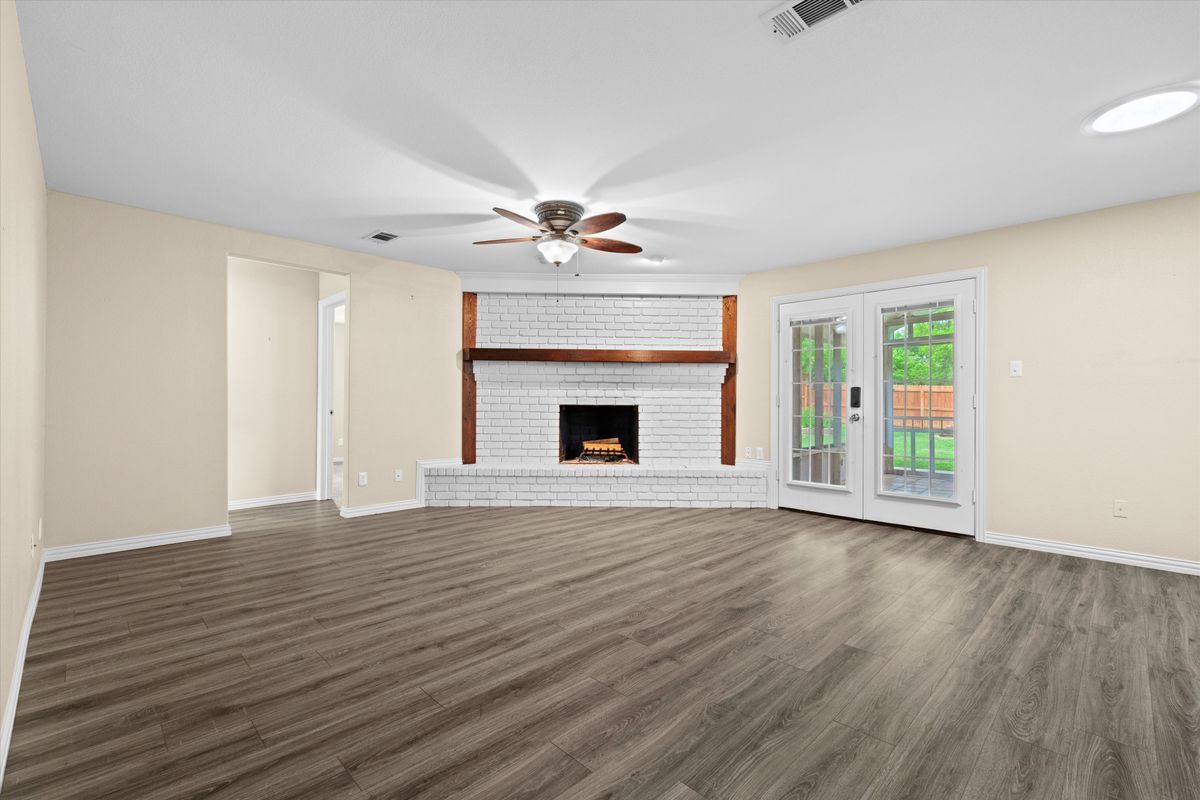 Building Photo - 839 Yellowstone Dr