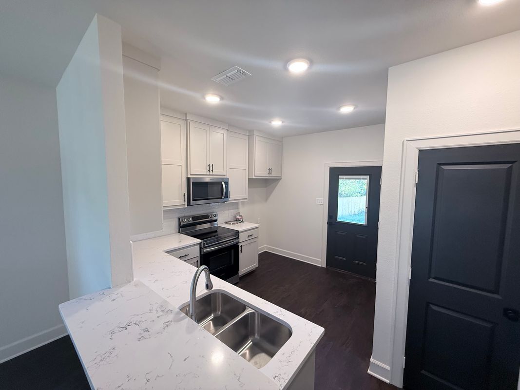 Building Photo - 616 Oak St