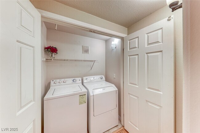 Building Photo - 75 N Valle Verde Dr