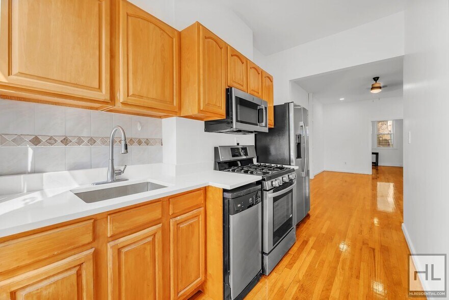 Building Photo - 474-477 7th Ave