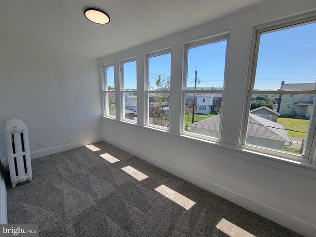 Building Photo - 632 Hill Top Dr