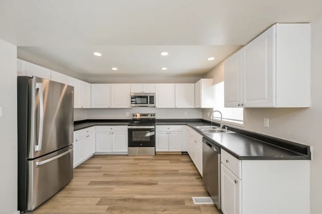 Building Photo - 4793 Fontana Ct