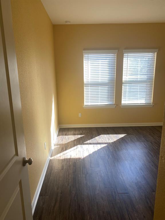Building Photo - 616 Sixpence Ln