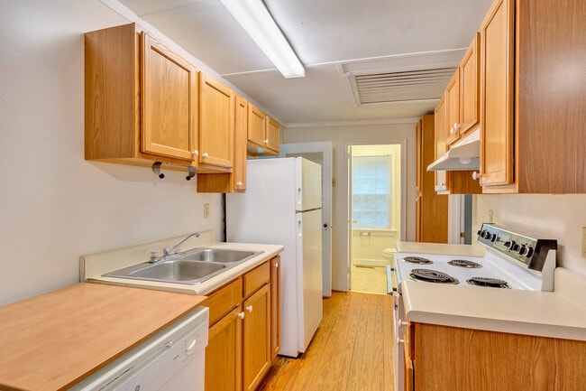 Building Photo - 605 Shepards Hill Rd