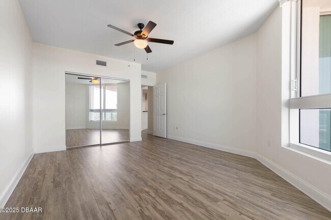 Building Photo - 241 Riverside Dr