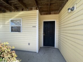 Building Photo - Apartment For Rent