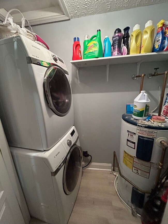 Building Photo - Two-Week move-in special! For Rent: Beauti...