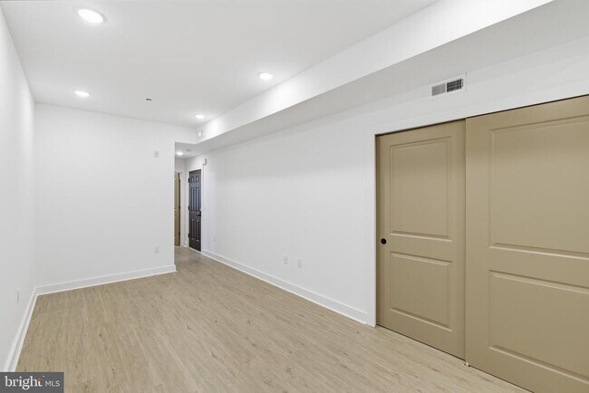 Building Photo - 863 N 43rd St