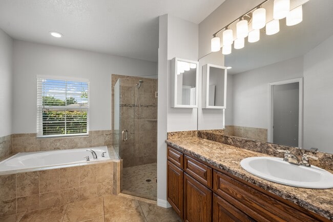 Building Photo - 1621 Town Park Ct