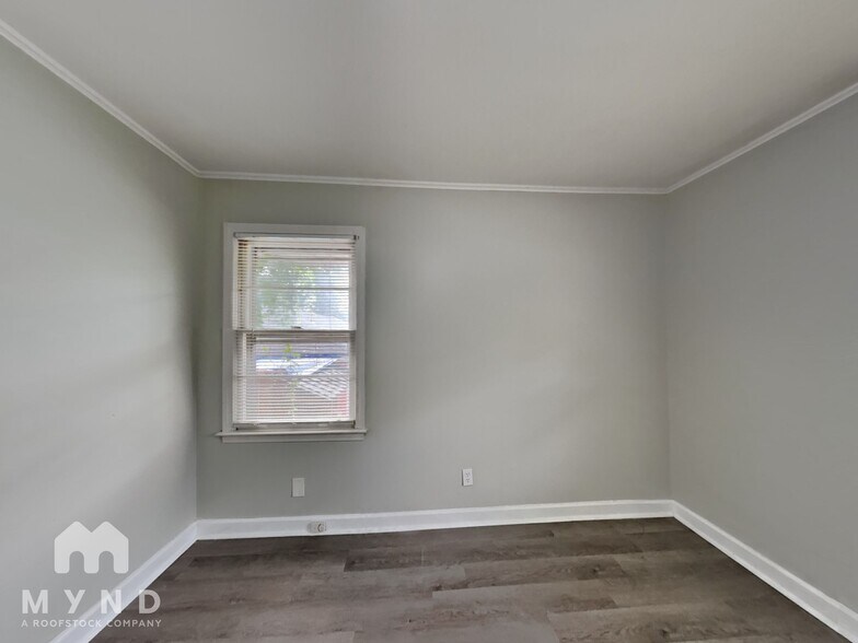 Building Photo - 1156 N Parkwood Dr