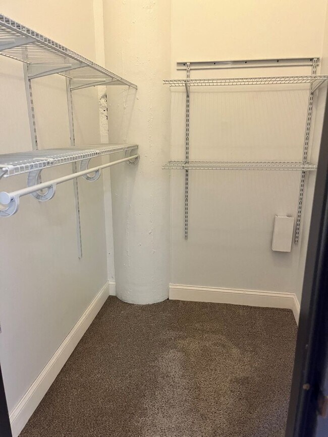 Building Photo - Leasing Agent