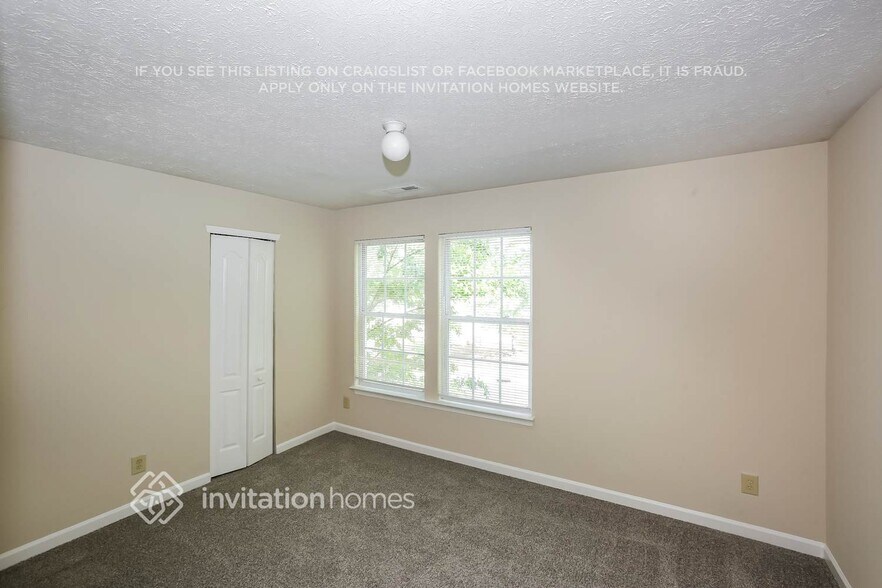 Building Photo - 1915 Almond Hills Dr
