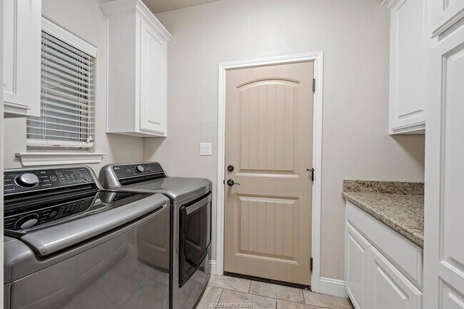Building Photo - 3821 Estes Pk