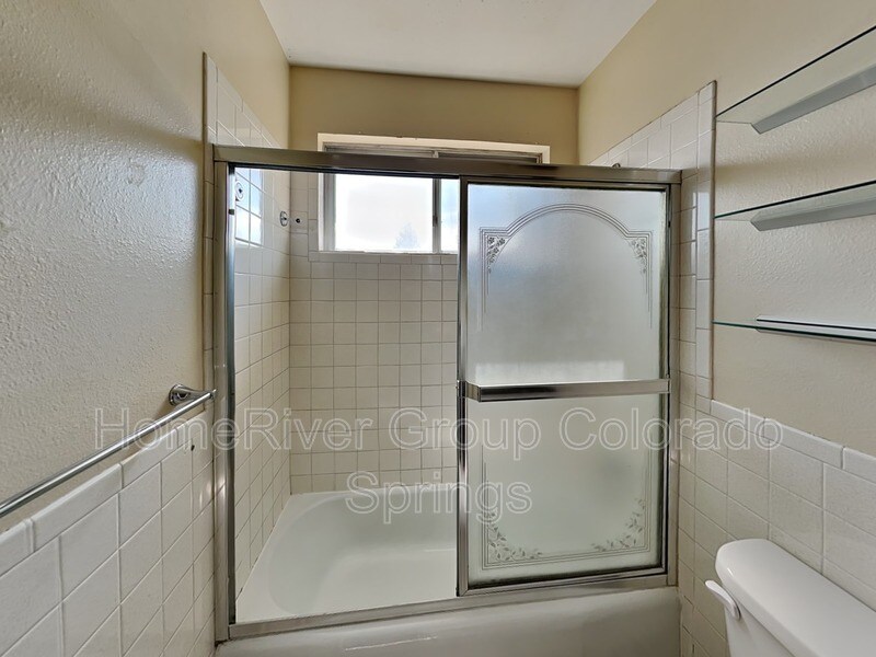 Building Photo - 1051 Hathaway Dr