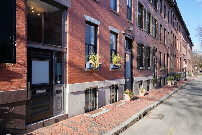 Primary Photo - 24 Bradford St