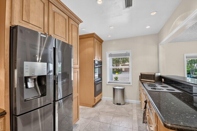 Building Photo - 111 Vassar Dr