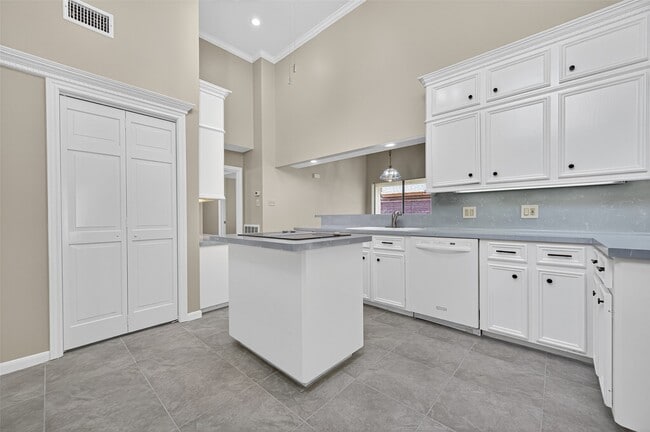 Building Photo - 4132 Deerfield Village Dr