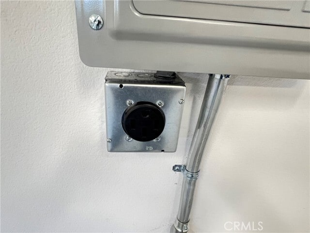 Building Photo - 1011 Hyde Park Dr