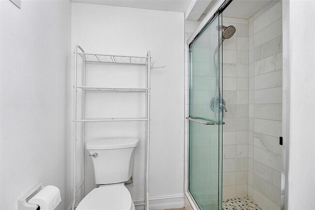 Building Photo - 5300 NE 24th Terrace