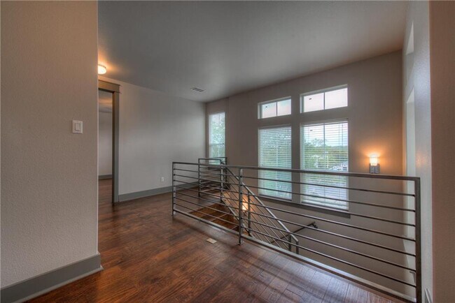 Building Photo - 3110 Grandview St