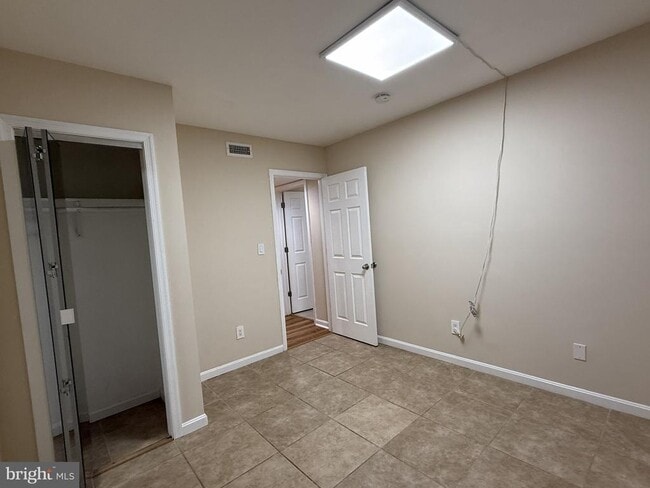 Building Photo - 4937 Americana Dr