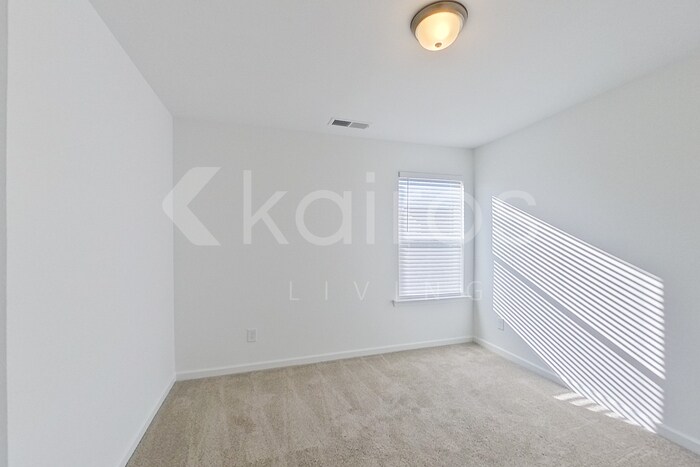 Building Photo - 143 English Oak Ln